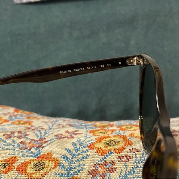 Ray-Ban WAYFARER II FLECK tortuous rims and gradient lenses with off brand pouch - Picture 9 of 10